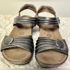 Taos Escape Walking Leather Sandal
Pewter Color
Women’s Size 7